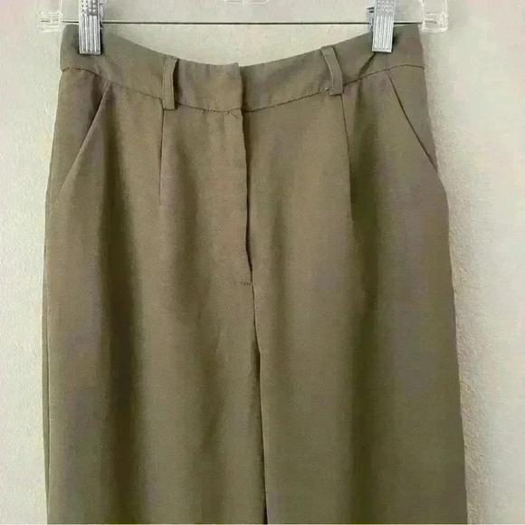 Forever21 Contemporary Pleated Pants - Picture 4 of 9